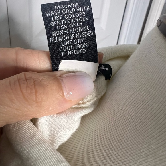 Hot Topic Cream Button-Up Blouse with Ruffle Details Women’s M - Picture 6 of 7